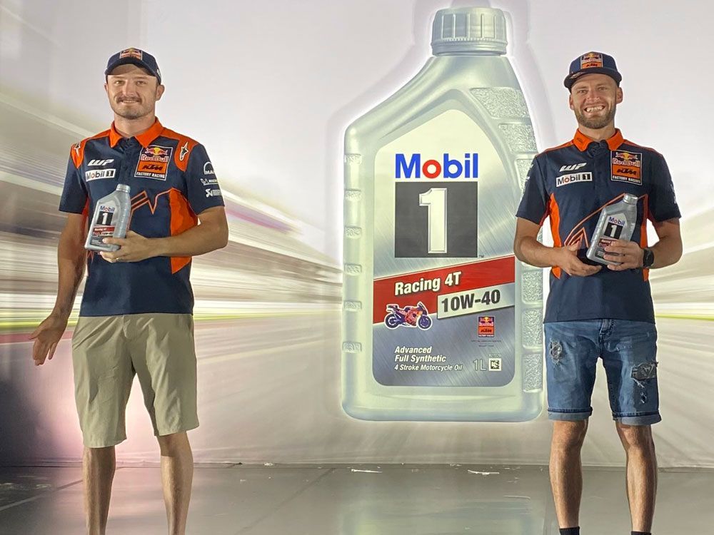 Dua Pebalap MotoGP Tim Red Bull KTM Tandai Peluncuran Oli Mobil1 Racing 4T
