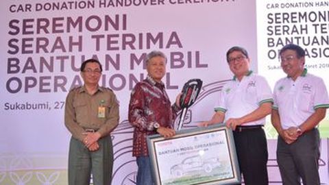 Toyota Serahkan Hilux untuk Konservasi Lingkungan