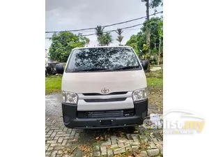 2025 Toyota Hiace 3.0 Window Van Van