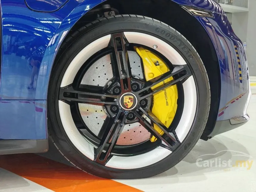 2022 Porsche Taycan Turbo S Sedan