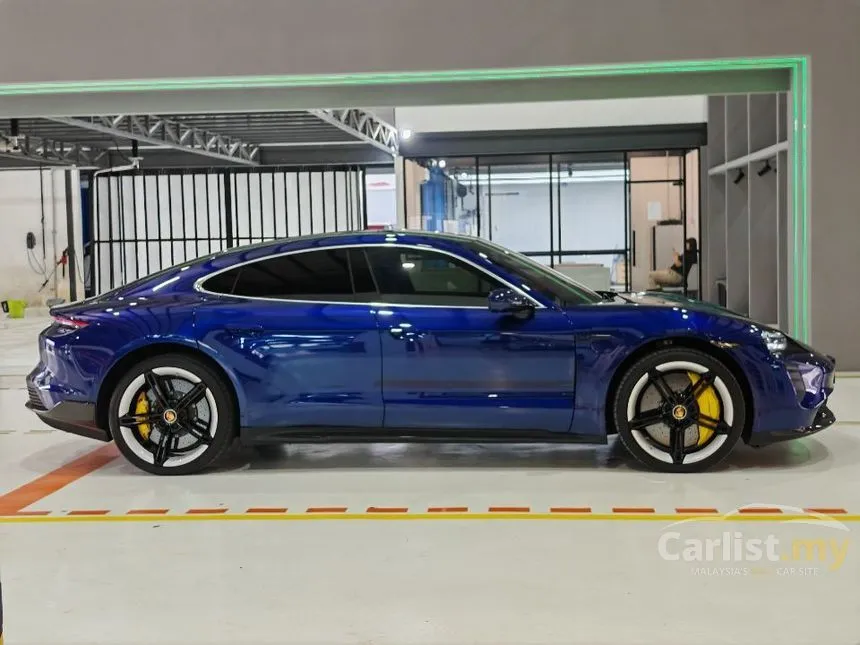 2022 Porsche Taycan Turbo S Sedan