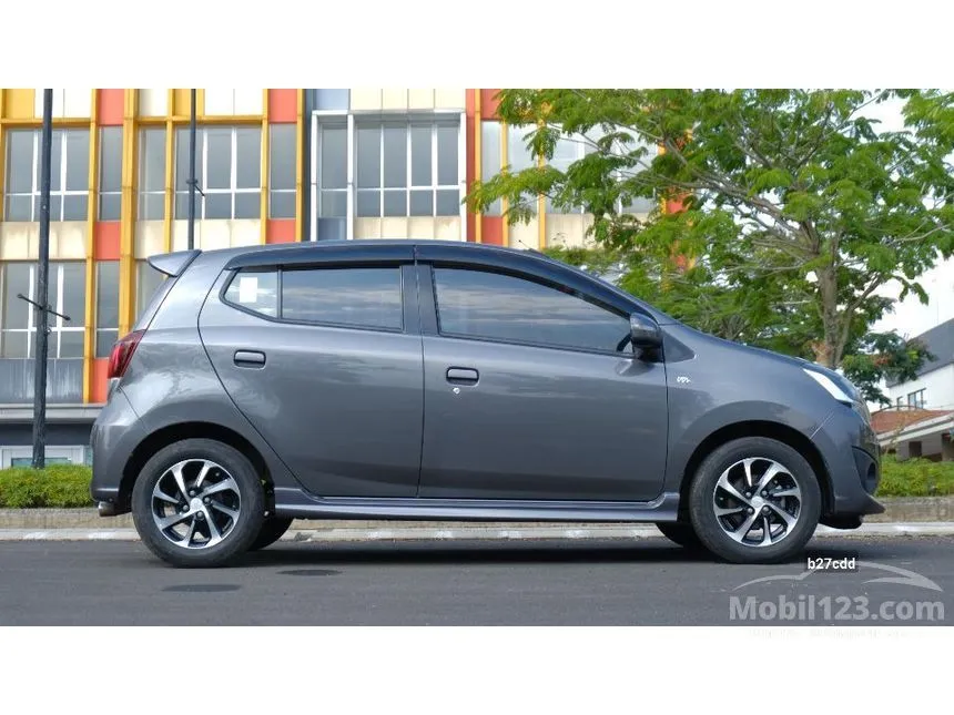 2017 Daihatsu Ayla R Hatchback