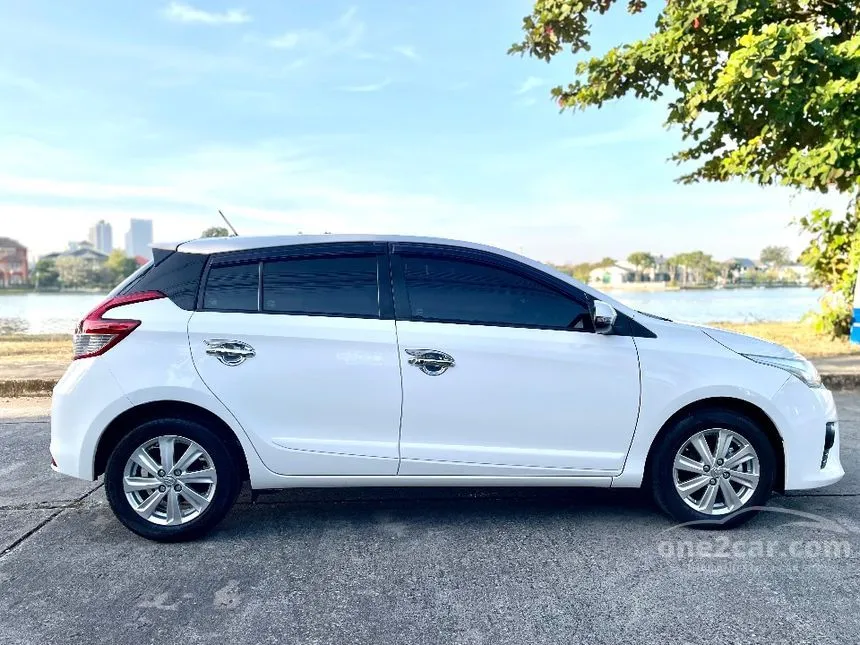 2014 Toyota YARIS G Hatchback