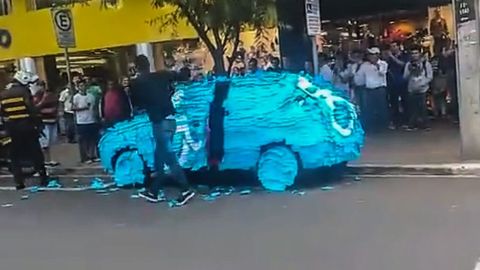 VIDEO: Handicap Parking Abuser Humiliated By Laughing Crowd, Paper-Covered Car