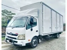 HINO XZU710 BOX 20FT UBS TAILLIFT 7500KG LORRY #970VCY - KAWAN