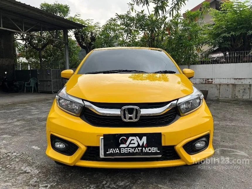 Jual Mobil Honda Brio 2022 E Satya 1.2 di Jawa Timur Automatic Hatchback Kuning Rp 170.000.000