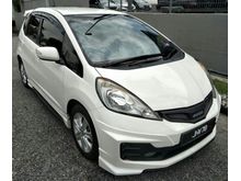 2013 Honda Jazz 1.5 i-VTEC MERDEKA OFFER CONDITION LIKE NEW GOT WARRANTY (ACTUAL YR MADE 2013)
