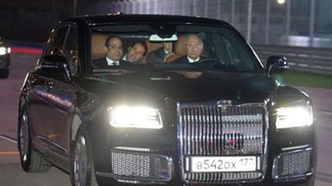 Putin Pamer Kehebatan Mobil Kepresidenannya ke Presiden Mesir