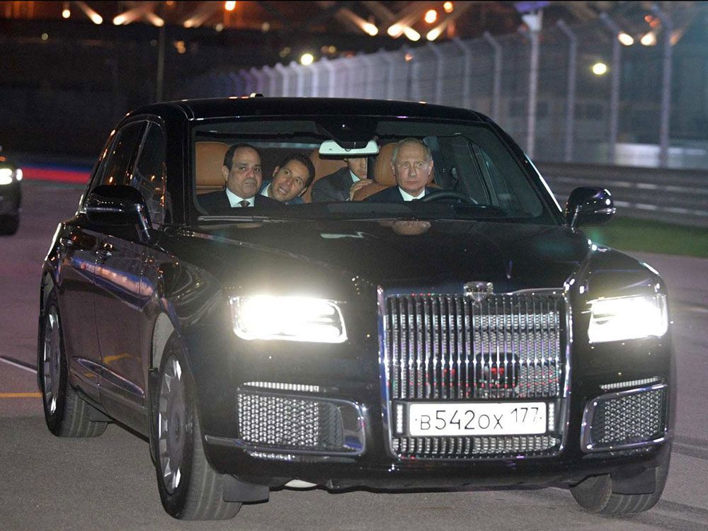 Putin Pamer Kehebatan Mobil Kepresidenannya ke Presiden Mesir