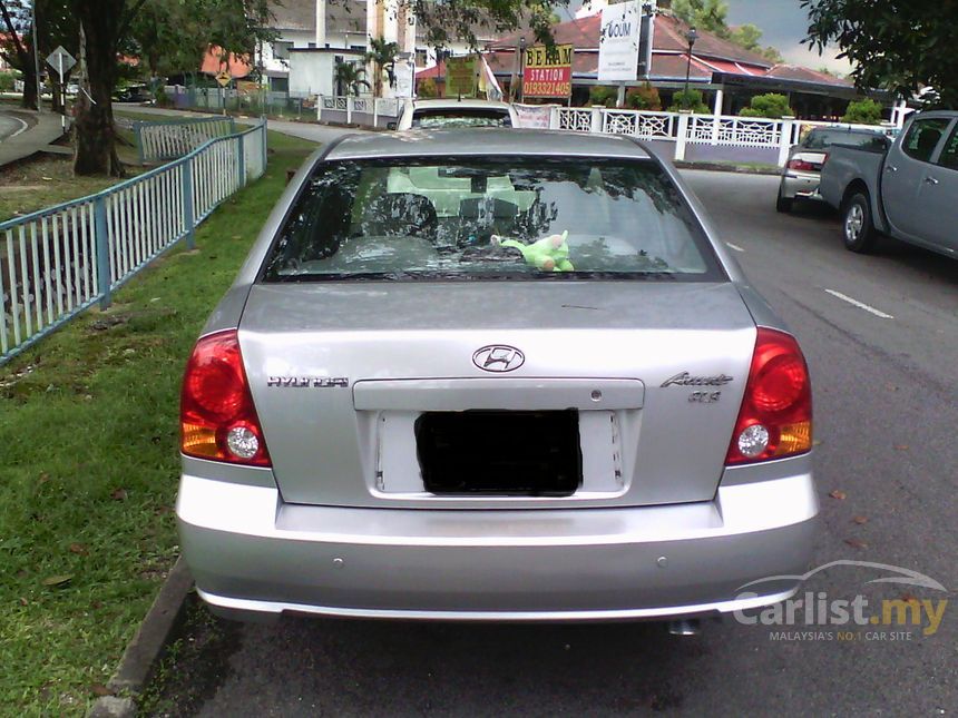 2005 Hyundai Accent L Sedan