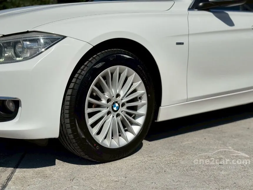 2017 BMW 320i Luxury Sedan