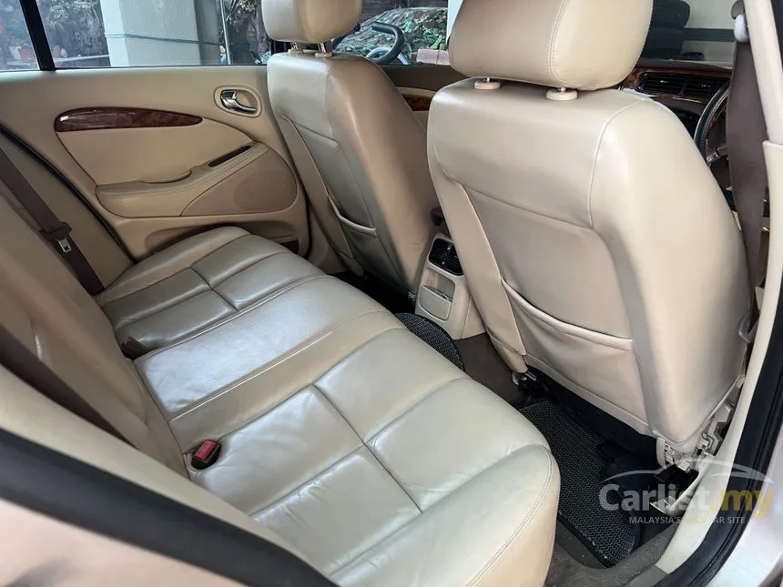 2005 Jaguar S-Type Luxury SWB Sedan
