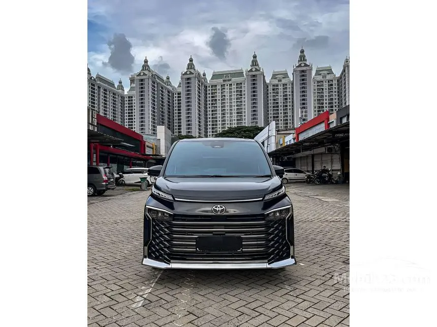 2025 Toyota Voxy (Non Premium Color) MPV