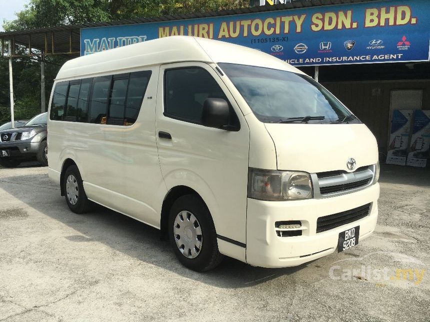 toyota hiace 10 seater interior