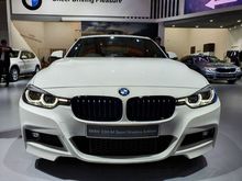PROMO SPESIAL DISKON BONUS MELIMPAH TERBAIK SE INDONESIA NIK 2019 BMW 330i 2.0 M Sport Sedan