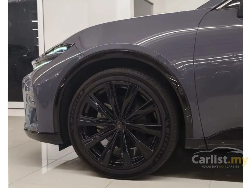 2024 Toyota Crown Sport Z PHEV SUV