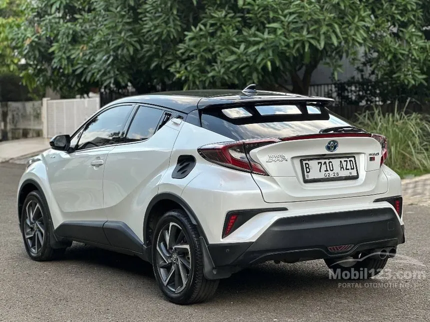2022 Toyota C-HR Hybrid (2 Tone) SUV
