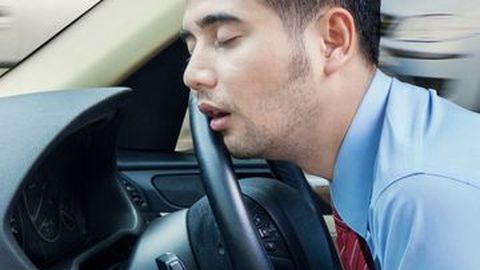 Tips Menjaga Kondisi Mata Saat Berkendara dari Wuling