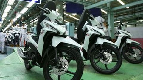 Honda Revo Masih Bertahan Ditengah Serbuan Skutik