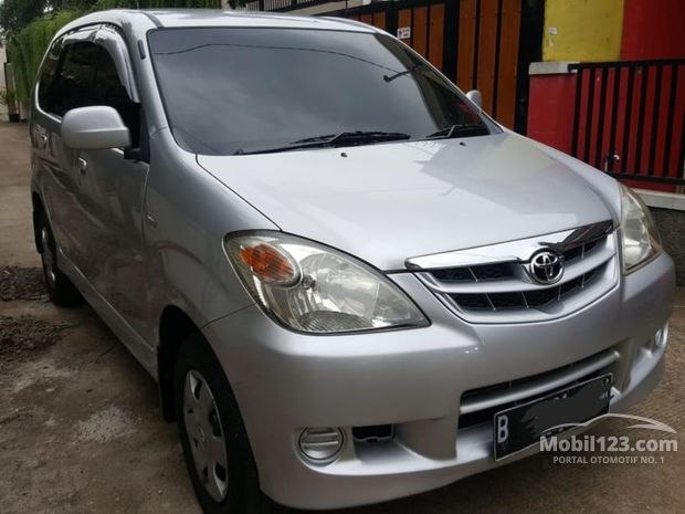 Toyota Avanza Mobil bekas dijual di Jawa-barat Indonesia 