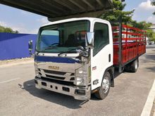 Isuzu npr Woonden Cargo/ Hino Xzu / Fuso /17ft Wooden cargo/ Bdm 7500kg/ Year register 2020