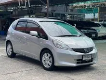 2013 Honda JAZZ 1.5 (ปี 08-14) V Hatchback