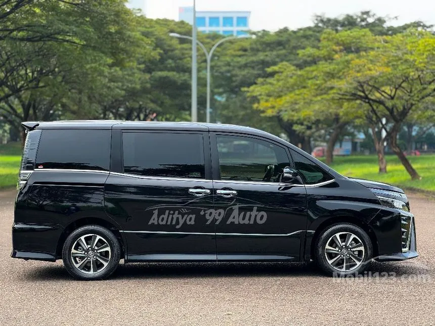 2018 Toyota Voxy MPV