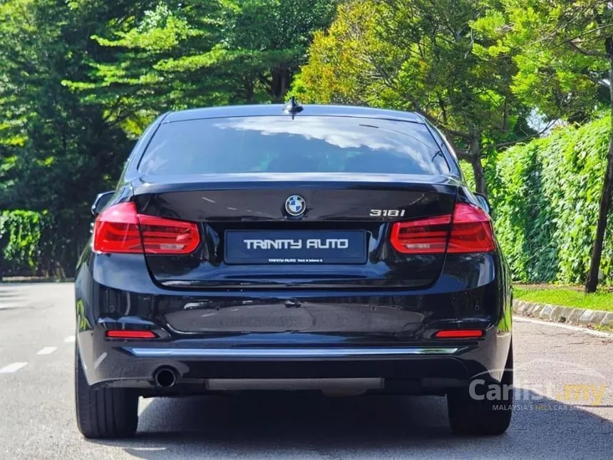 2019 BMW 318i Luxury Sedan