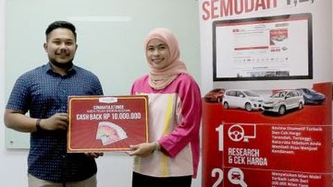 Mobil123 Serahkan Hadiah pada Pemenang Program Cashback Rp 10 Juta