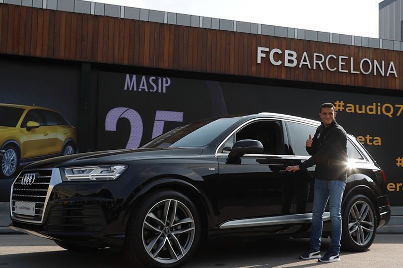 Pemain dan Pelatih FC Barcelona Bawa Pulang Audi 3