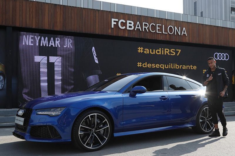 Pemain dan Pelatih FC Barcelona Bawa Pulang Audi 6