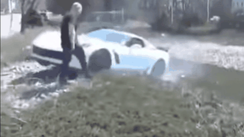 Ingin Cari Perhatian, Supercar Ini Kena Batunya dan Nyungsep ke Parit