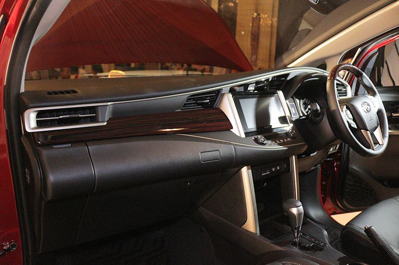 New Toyota Innova Venturer Panaskan Pasar MPV Dalam Negeri 19