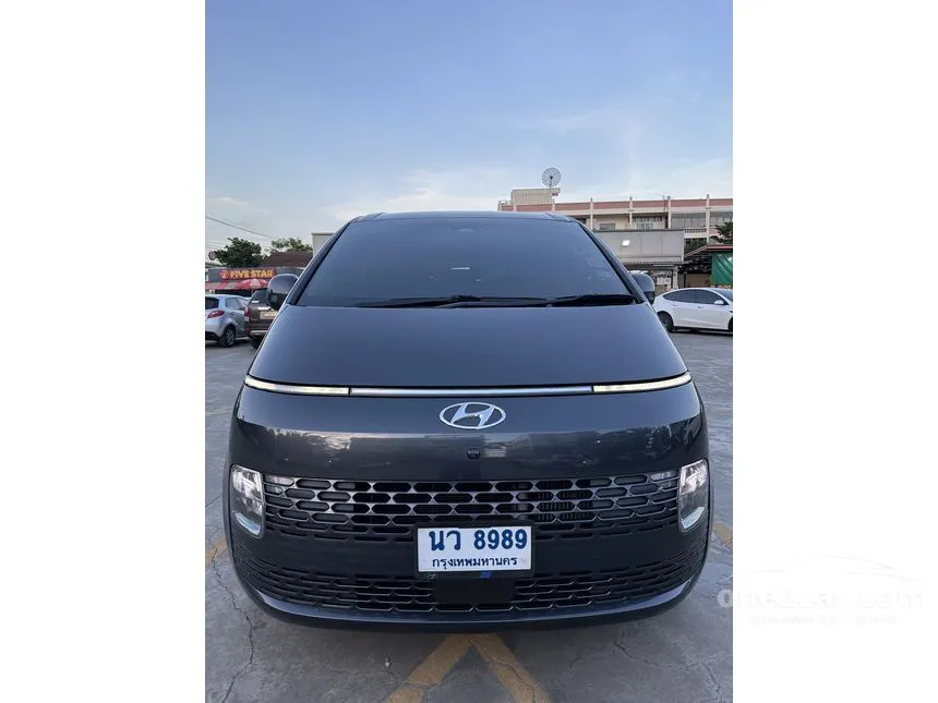 2022 Hyundai Staria SEL Van