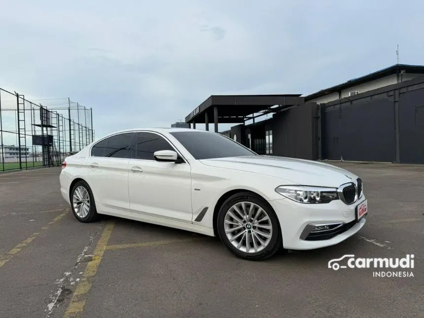 2018 BMW 530i Luxury Sedan