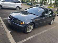 BMW 318i tahun 2004 type Tertinggi ( Leathers Seats, Ban Bawaan Pabrik 2004, Ban Serep Blm Turun, Hitam transmisi automatic 2000 cc