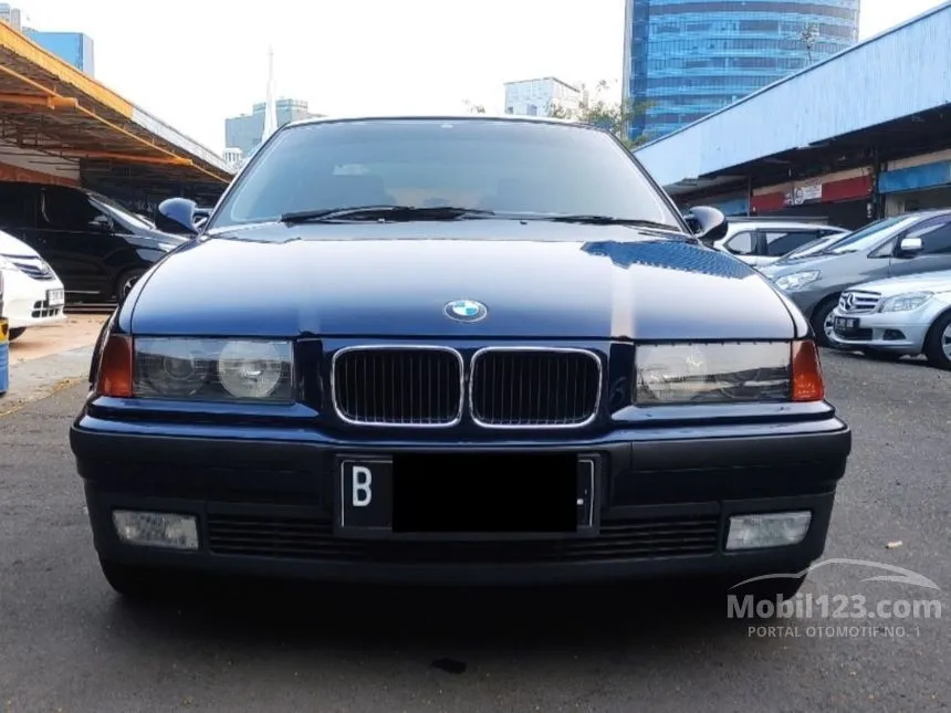 Jual Mobil BMW 320i 1996 E36 2.0 2.0 di DKI Jakarta Manual Sedan Biru Rp 75.000.000