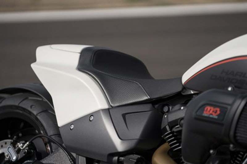 Harley-Davidson FXDR 2019 Penantang Serius Ducati XDiavel 2
