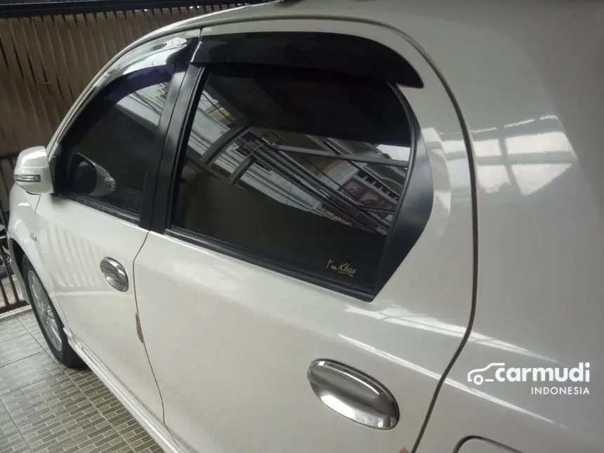 2014 Toyota Etios Valco G Hatchback