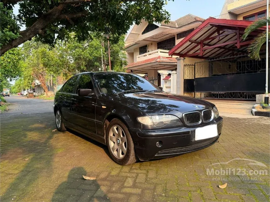 2003 BMW 318i Sedan