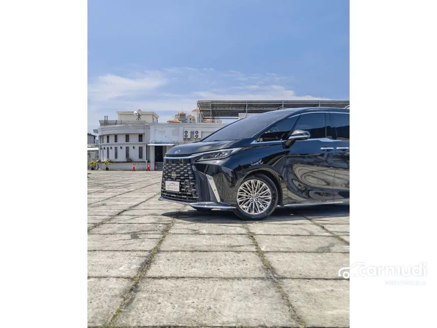 2023 Lexus LM 350h 4 Seater MPV