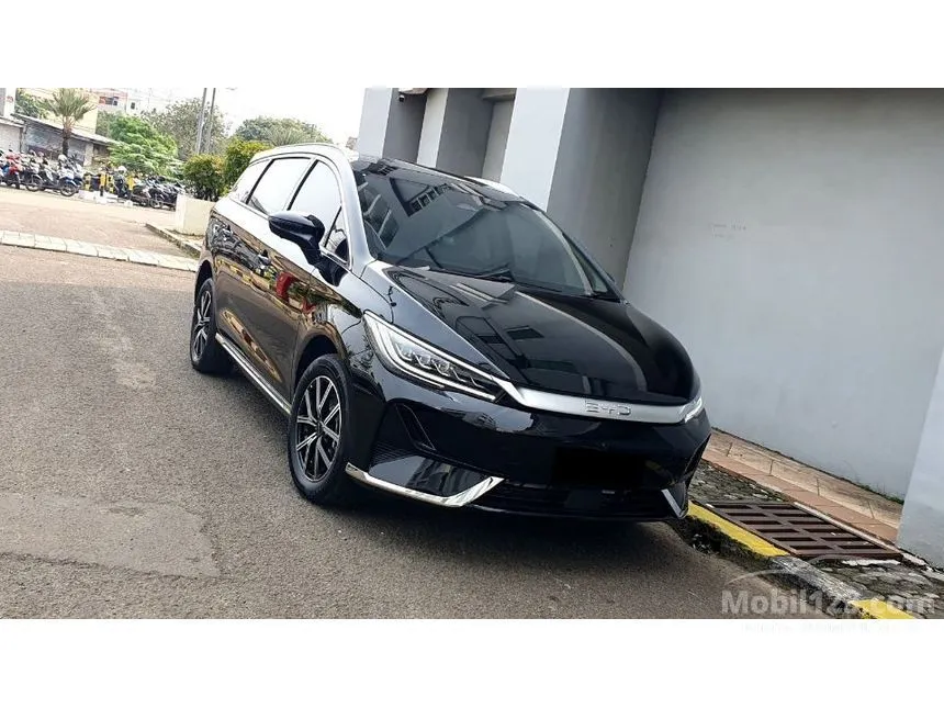 2025 BYD M6 Superior Captain 6 Seater MPV