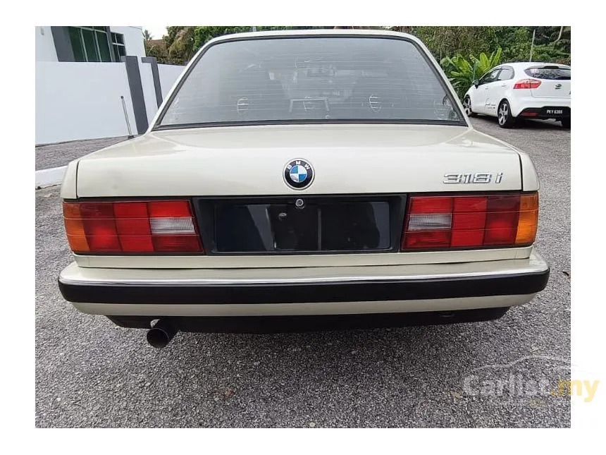 1989 BMW 318i Sedan
