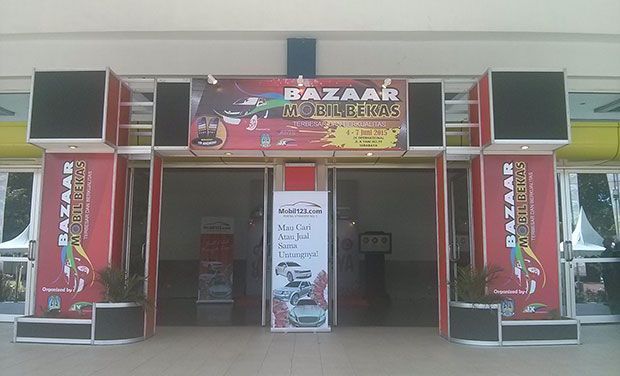 Kolaborasi Mobil123 di Bazaar Mobil Bekas Surabaya