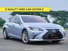 ( TDP 119jt ) Lexus ES 300h 2,5 Ultra Luxury Sedan AT 2022 Abu Abu Kondisi Istimewa Bergaransi Dan Dijamin Siap Pakai #kawanmobilbekas