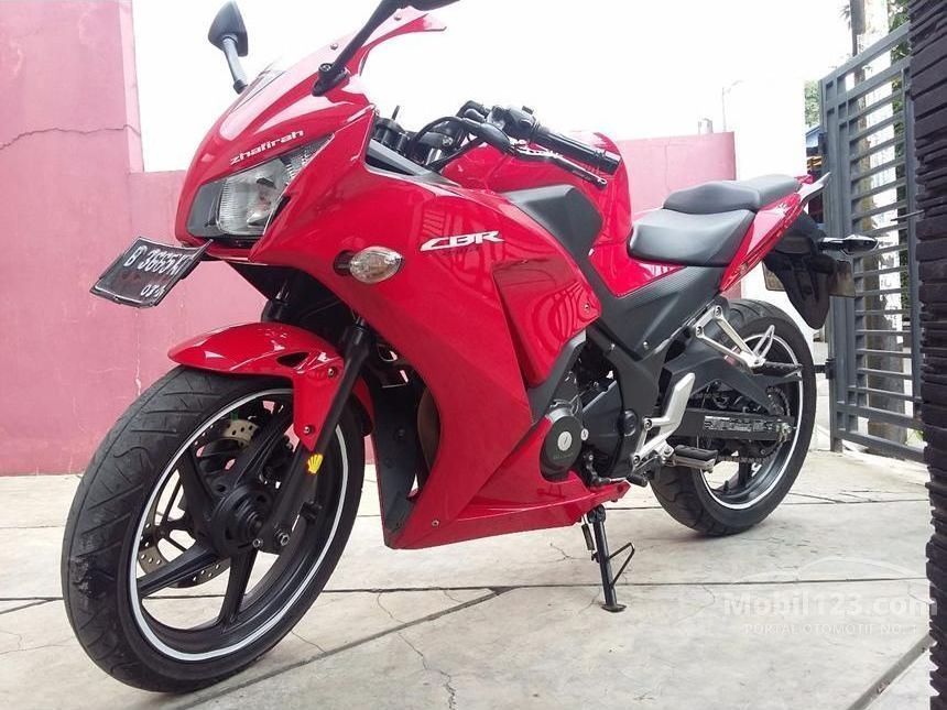 Jual Motor Honda CBR 2014 0.3 di Jawa Barat Manual Merah 