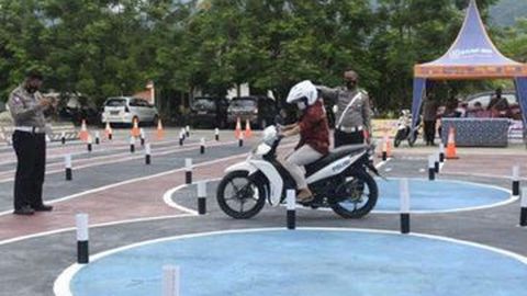 Ujian SIM Motor Zig-zag dan Manuver Angka 8 akan Dievaluasi