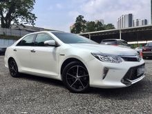 2016 Toyota Camry 2.5 Hybrid Sedan ** CAREFUL LADY OWNER... FULL SERVICE RECORD.. UNDER WARRANTY... ACCIDENT FREE... CLEAN INTERIOR... LIKE SHOWROOM UNIT **