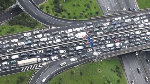 Kendaraan Harus Dibatasi untuk Atasi Macet dan Polusi