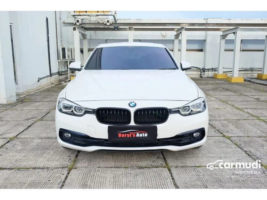 2019 BMW 320i Sport Shadow Edition Sedan